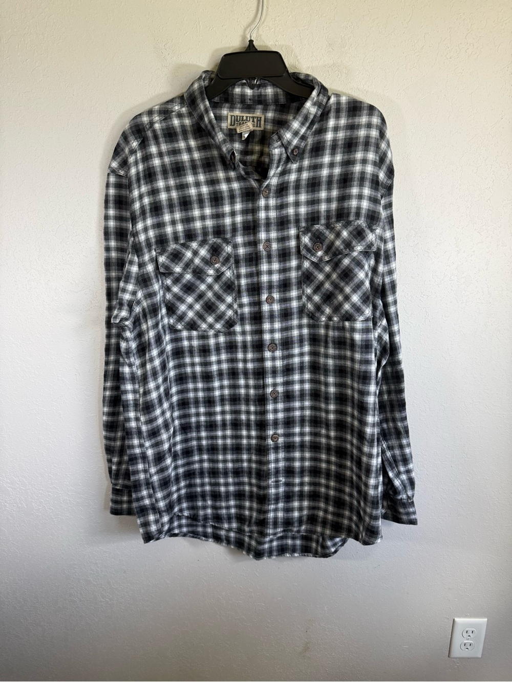 Men’s XL Tall Black and White Duluth Trading Company Workman’s Casual Flannel